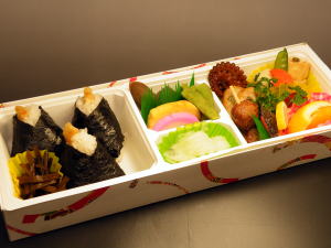 特注天むす入り弁当「てまり」 900円